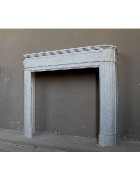 Antique Neoclassical "Démi-Lune” fireplace in White Carrara marble. This marble mantel is pretty rare to find.