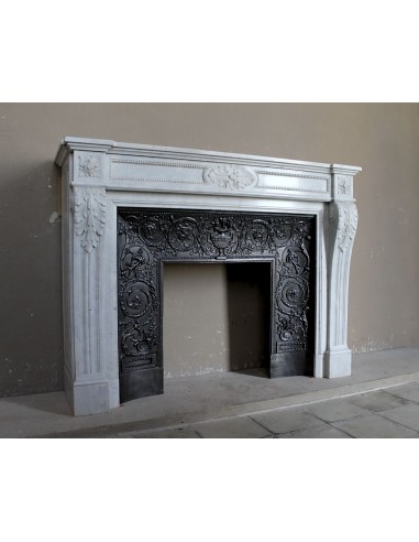 Antique Louis XVI "Trois Fleurs Perlé" fireplace mantel in white Carrara marble, with its original elegant cast iron insert.