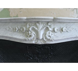 Wonderful fireplace mantel with floral carvings in white Carrara marble. This fireplace is signed by Majorelle. 2