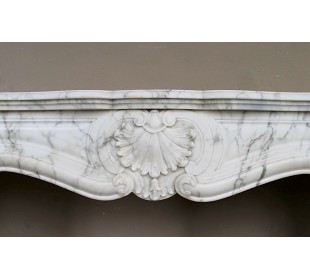 Antique Louis XV "Trois Coquilles Amélioré" fireplace mantel carved in veined White Calacatta marble. A rare and elegant mantel. 2