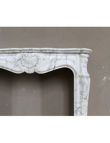 Antique Louis XV "Trois Coquilles Amélioré" fireplace mantel carved in veined White Calacatta marble. A rare and elegant mantel.