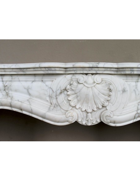 Antique Louis XV "Trois Coquilles Amélioré" fireplace mantel carved in veined White Calacatta marble. A rare and elegant mantel.