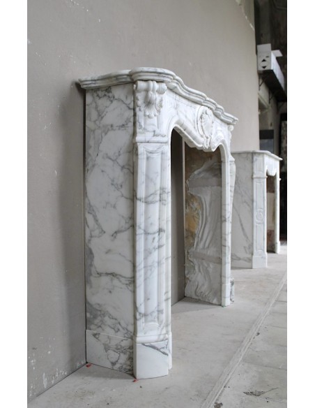 Antique Louis XV "Trois Coquilles Amélioré" fireplace mantel carved in veined White Calacatta marble. A rare and elegant mantel.