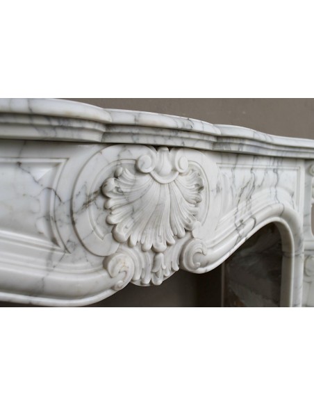Antique Louis XV "Trois Coquilles Amélioré" fireplace mantel carved in veined White Calacatta marble. A rare and elegant mantel.