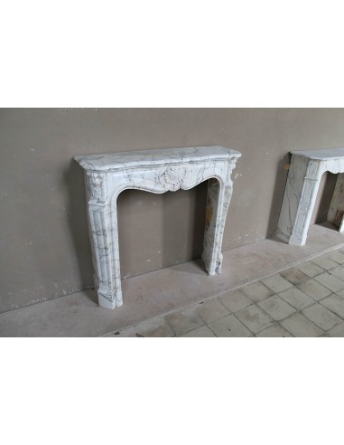 Antique Louis XV "Trois Coquilles Amélioré" fireplace mantel carved in veined White Calacatta marble. A rare and elegant mantel.
