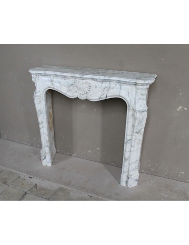 Antique Louis XV "Trois Coquilles Amélioré" fireplace mantel carved in veined White Calacatta marble. A rare and elegant mantel.