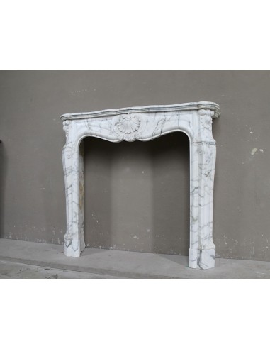 Antique Louis XV "Trois Coquilles Amélioré" fireplace mantel carved in veined White Calacatta marble. A rare and elegant mantel.