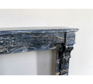 Antique Louis Philippe-style "Palmettes" fireplace mantel, carved in the very rare Black Portoro "Gold" marble. 2