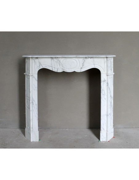 Antique "Pompadour Plat" fireplace mantel in Arabescato marble. This is an iconic mantel in a super-elegant marble.