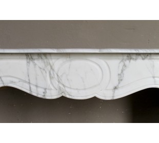 Antique "Pompadour Plat" fireplace mantel in Arabescato marble. This is an iconic mantel in a super-elegant marble. 2