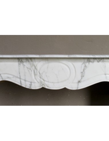 Antique "Pompadour Plat" fireplace mantel in Arabescato marble. This is an iconic mantel in a super-elegant marble.