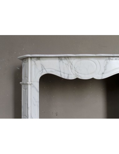 Antique "Pompadour Plat" fireplace mantel in Arabescato marble. This is an iconic mantel in a super-elegant marble.
