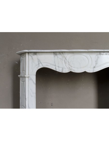 Antique "Pompadour Plat" fireplace mantel in Arabescato marble. This is an iconic mantel in a super-elegant marble.