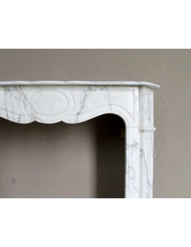 Antique "Pompadour Plat" fireplace mantel in Arabescato marble. This is an iconic mantel in a super-elegant marble.