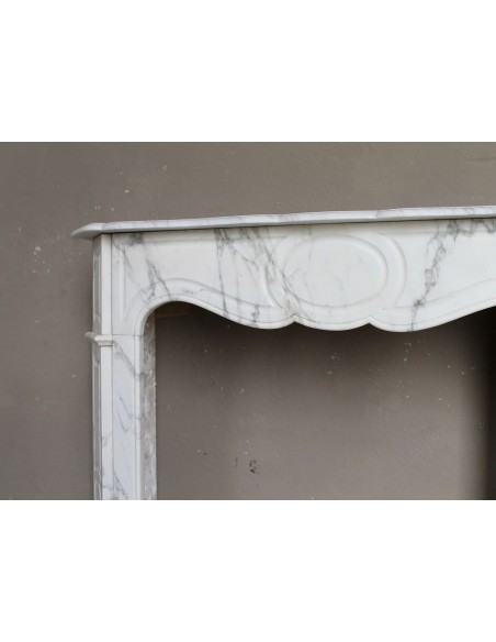 Antique "Pompadour Plat" fireplace mantel in Arabescato marble. This is an iconic mantel in a super-elegant marble.