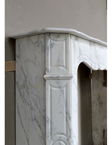 Antique "Pompadour Plat" fireplace mantel in Arabescato marble. This is an iconic mantel in a super-elegant marble.