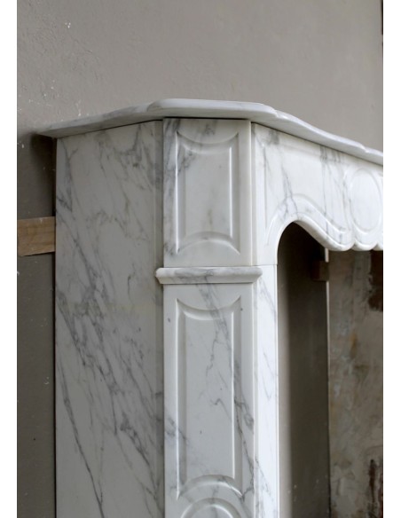 Antique "Pompadour Plat" fireplace mantel in Arabescato marble. This is an iconic mantel in a super-elegant marble.