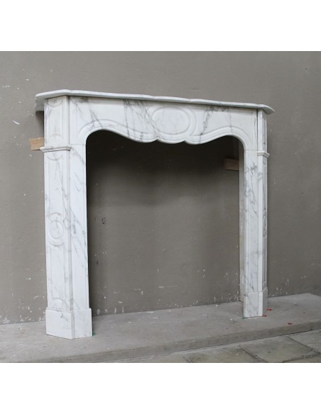 Antique "Pompadour Plat" fireplace mantel in Arabescato marble. This is an iconic mantel in a super-elegant marble.