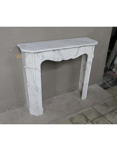 Antique "Pompadour Plat" fireplace mantel in Arabescato marble. This is an iconic mantel in a super-elegant marble.