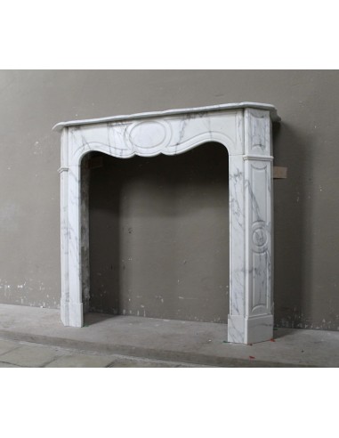 Antique "Pompadour Plat" fireplace mantel in Arabescato marble. This is an iconic mantel in a super-elegant marble.