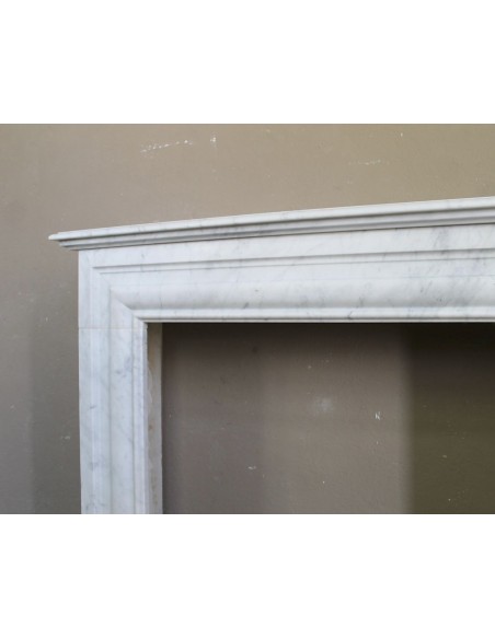 Antique "Boudin Carré" fireplace mantel with elegant and refined lines, in a beautiful quality of White Carrara marble.