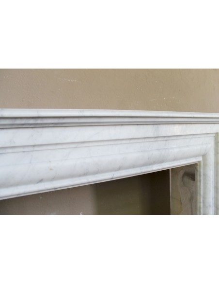 Antique "Boudin Carré" fireplace mantel with elegant and refined lines, in a beautiful quality of White Carrara marble.