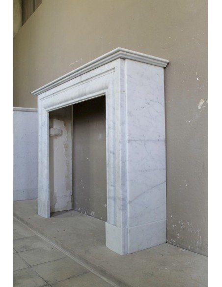 Antique "Boudin Carré" fireplace mantel with elegant and refined lines, in a beautiful quality of White Carrara marble.