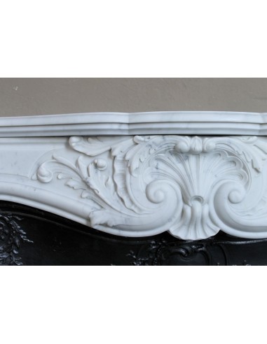 Antique Louis XV "Rosaces" fireplace mantel carved in top-quality White Carrara marble, extremely pure and refined.