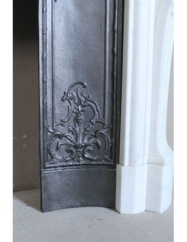 Antique Louis XV "Rosaces" fireplace mantel carved in top-quality White Carrara marble, extremely pure and refined.