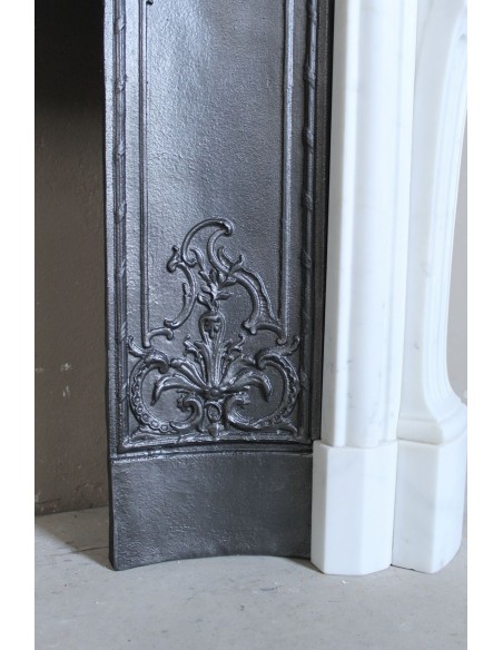 Antique Louis XV "Rosaces" fireplace mantel carved in top-quality White Carrara marble, extremely pure and refined.