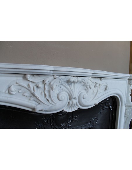 Antique Louis XV "Rosaces" fireplace mantel carved in top-quality White Carrara marble, extremely pure and refined.