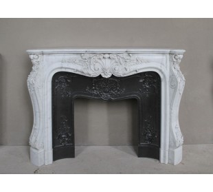 Antique Baroque white marble fire surround with exquisitely refined floral carvings, with its original cast iron insert.