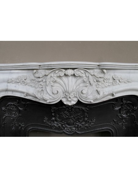 Antique Baroque white marble fire surround with exquisitely refined floral carvings, with its original cast iron insert.