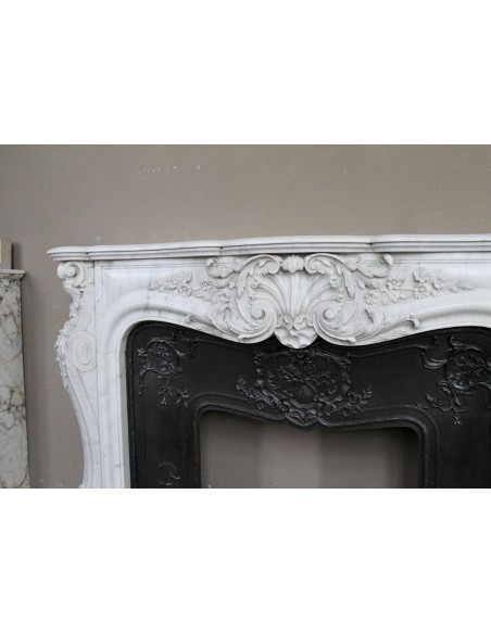 Antique Baroque white marble fire surround with exquisitely refined floral carvings, with its original cast iron insert.