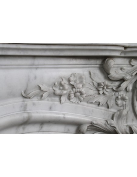 Antique Baroque white marble fire surround with exquisitely refined floral carvings, with its original cast iron insert.