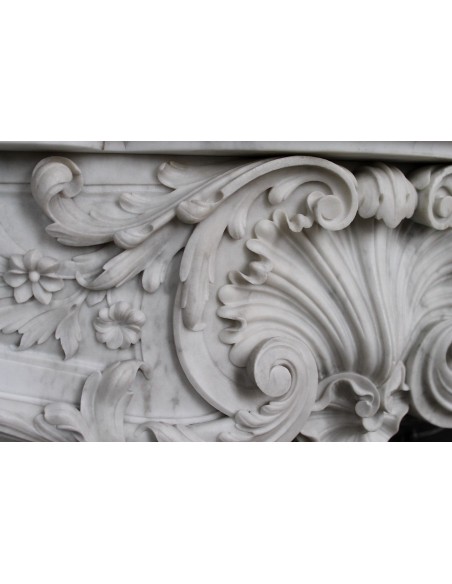 Antique Baroque white marble fire surround with exquisitely refined floral carvings, with its original cast iron insert.