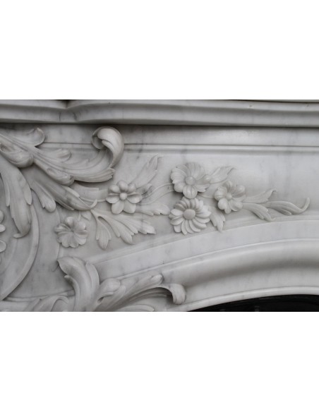 Antique Baroque white marble fire surround with exquisitely refined floral carvings, with its original cast iron insert.