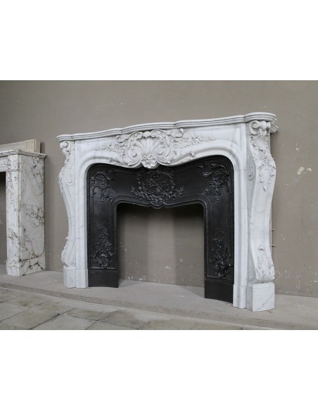Antique Baroque white marble fire surround with exquisitely refined floral carvings, with its original cast iron insert.