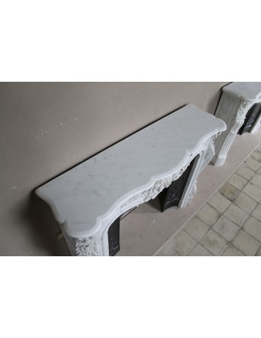 Antique Baroque white marble fire surround with exquisitely refined floral carvings, with its original cast iron insert.