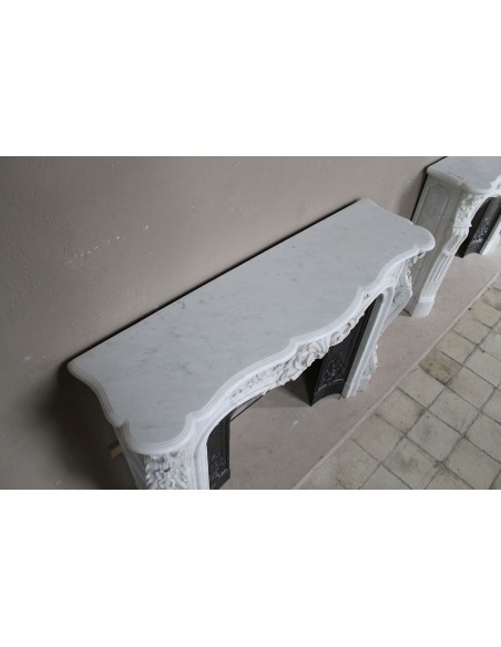 Antique Baroque white marble fire surround with exquisitely refined floral carvings, with its original cast iron insert.