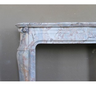 Antique Baroque style fireplace mantel in  beautiful Calacatta Gold marble. This is a rare and elegant marble fire surround. 2
