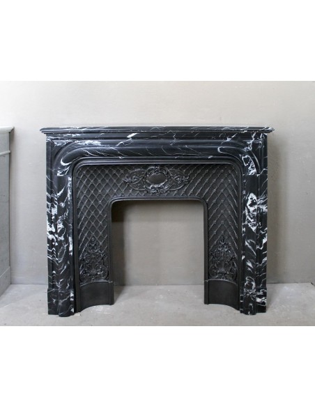 Antique "Boudin Arrondi" fireplace mantel in Black Marquinia veined marble provided with its original cast iron insert.