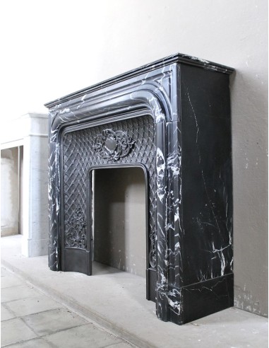 Antique "Boudin Arrondi" fireplace mantel in Black Marquinia veined marble provided with its original cast iron insert.