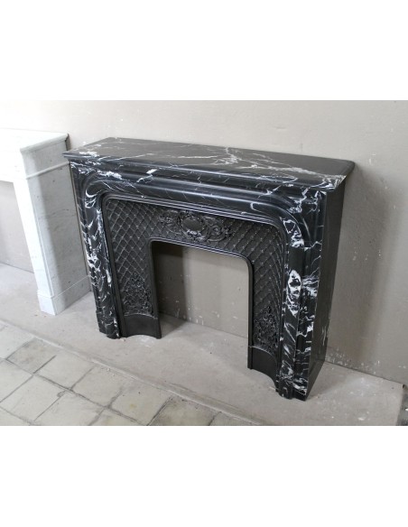 Antique "Boudin Arrondi" fireplace mantel in Black Marquinia veined marble provided with its original cast iron insert.