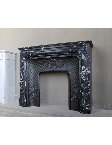 Antique "Boudin Arrondi" fireplace mantel in Black Marquinia veined marble provided with its original cast iron insert.