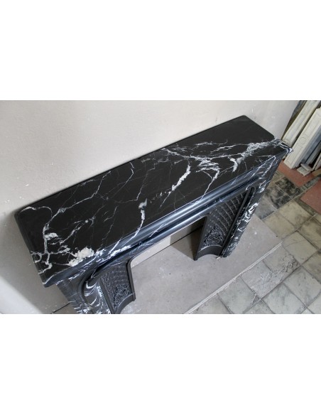 Antique "Boudin Arrondi" fireplace mantel in Black Marquinia veined marble provided with its original cast iron insert.