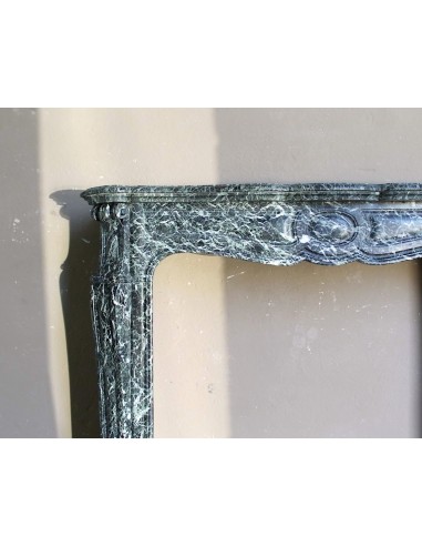 Antique Baroque-style fire surround in green Verde Alpi marble, dating back to the 19th century. This is a truly antique mantel.