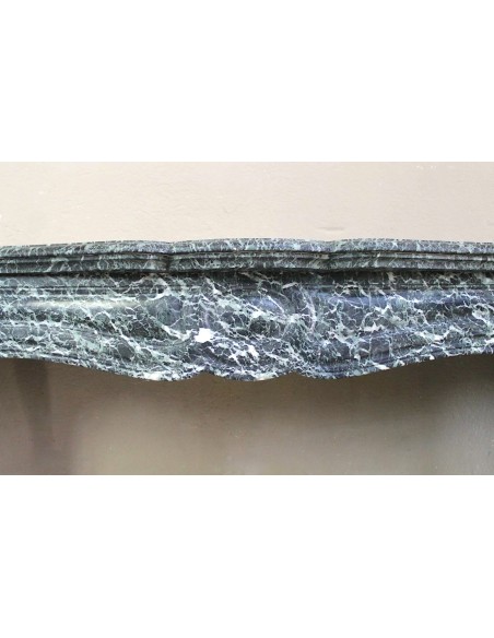 Antique Baroque-style fire surround in green Verde Alpi marble, dating back to the 19th century. This is a truly antique mantel.