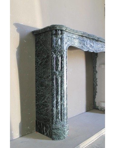 Antique Baroque-style fire surround in green Verde Alpi marble, dating back to the 19th century. This is a truly antique mantel.