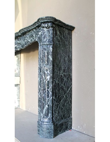 Antique Baroque-style fire surround in green Verde Alpi marble, dating back to the 19th century. This is a truly antique mantel.